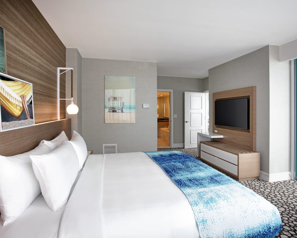 The Diplomat Resort Corner Ocean Suite bedroom