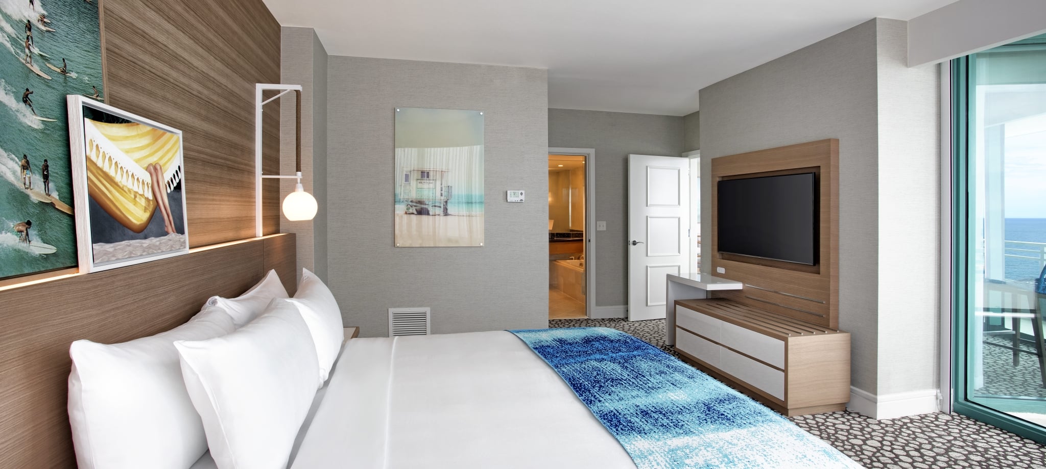 The Diplomat Resort Corner Ocean Suite bedroom