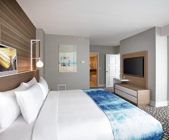 The Diplomat Resort Corner Ocean Suite bedroom