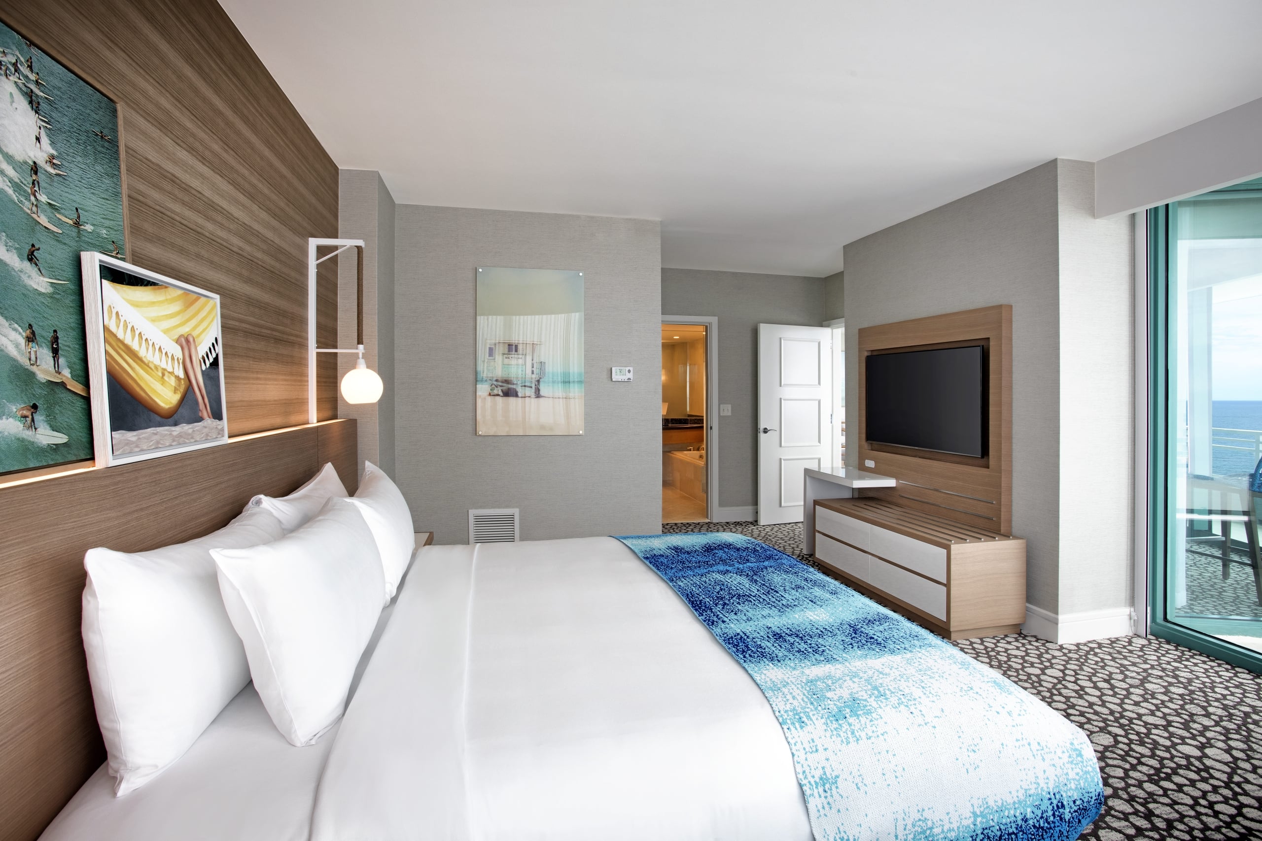 The Diplomat Resort Corner Ocean Suite bedroom