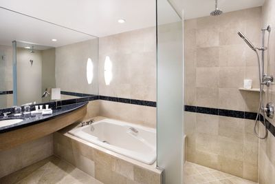 Corner Suite bathroom