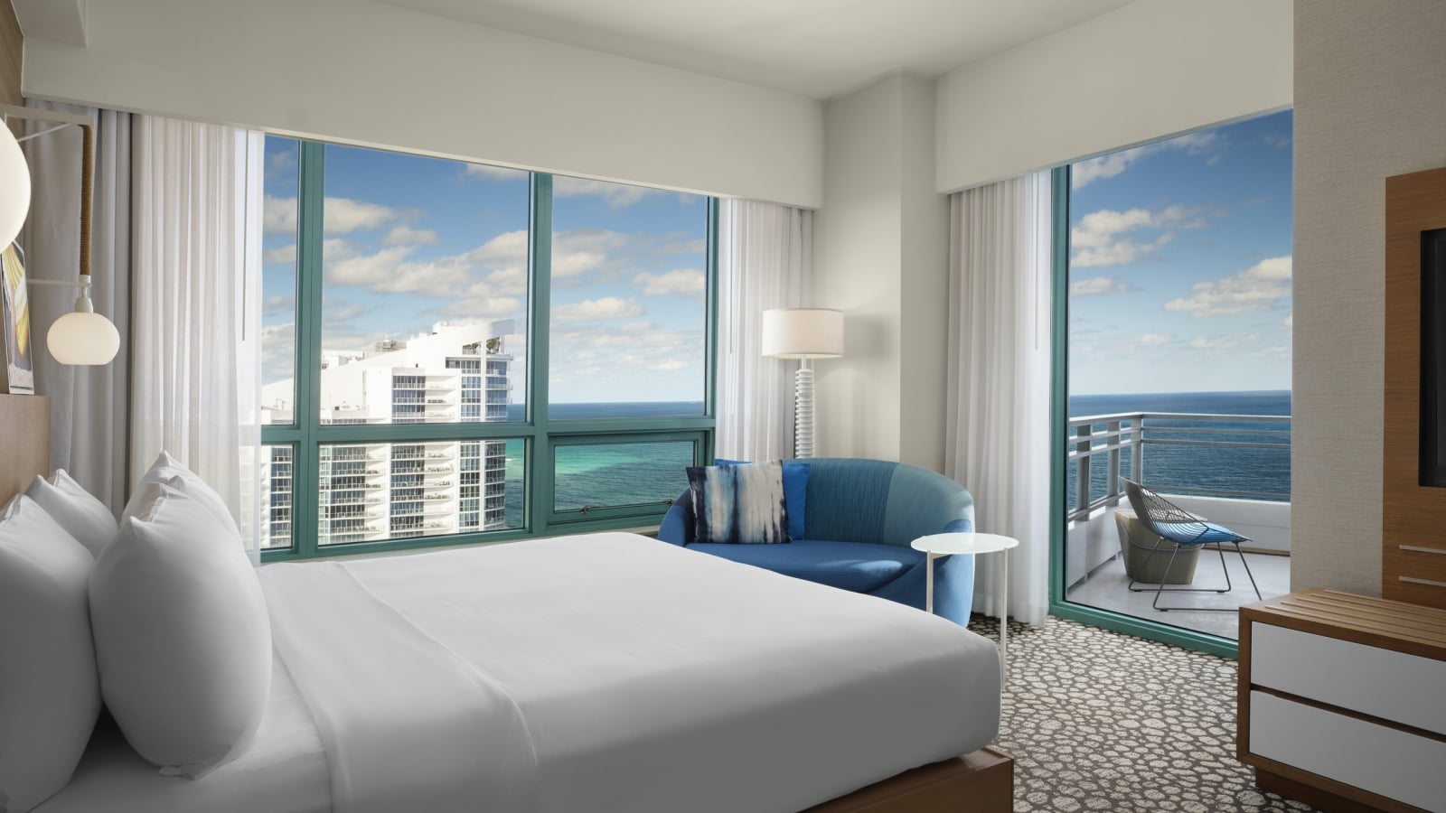 Oceanfront Corner King Suite